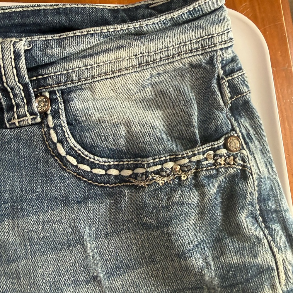 Women’s Sz 33 Shyanne Rhinestone Denim Shorts - Picture 6 of 9